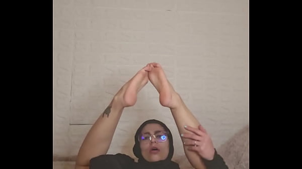 Filthy Arab Niqab Housewife Mia Sweaty Feet Frenzy