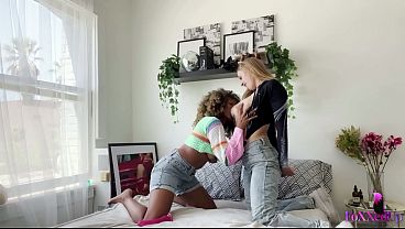 Sloppy 69 Lesbians: Angel Youngs & Jenna Foxx Tongue-Fucking!