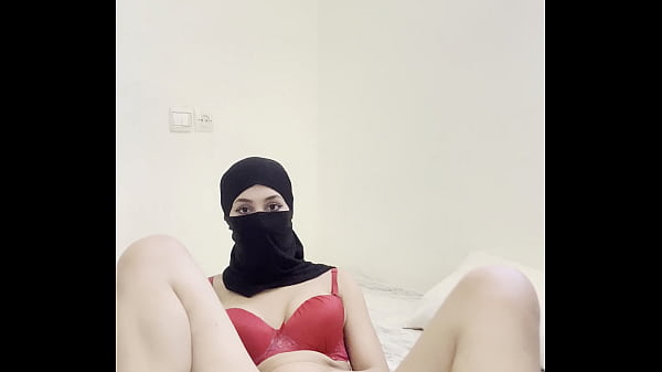 Hot Niqab Hijab Arab Girl Rubs Clit to Explosive Orgasm Solo