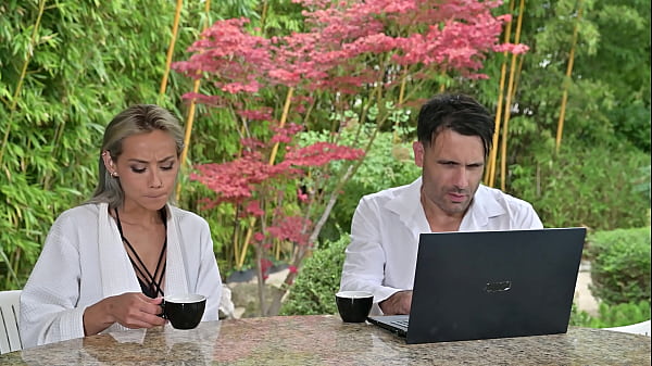 Veronica Leal & Tiffany Tatum’s Naughty Bi Hookup – Special Delivery